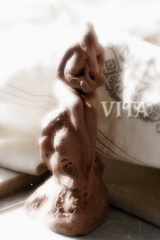 Terracotta di Luciana Vita..(maternità).. Non è solo materia Testo di Maria Eleonora Zangara..Tratto da Il ritornoο άνεμος του αίματος