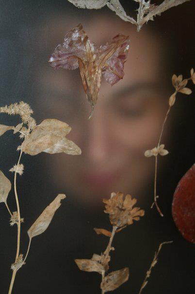 PERSA da IL RITORNO ο άνεμος του αίματος..di Maria Eleonora Zangara..: l’immagine è tratta dalla installazione “Floresta” di e con Maro D’Agostino foto di Bernardo Migliaccio Spina